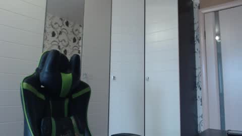 Snapshot of strongass18 chatting on February 24, 8:45 am Alex online show from February 24, 8:45 am