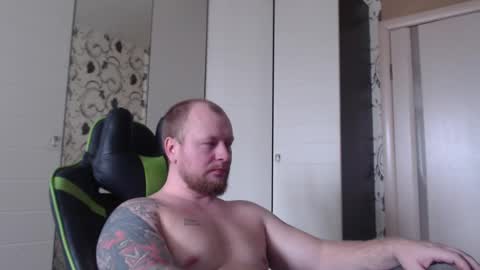 Snapshot of strongass18 chatting on February 26, 7:18 am Alex online show from February 26, 7:18 am