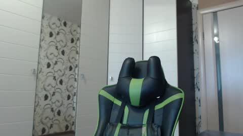 Snapshot of strongass18 chatting on February 28, 10:49 am Alex online show from February 28, 10:49 am