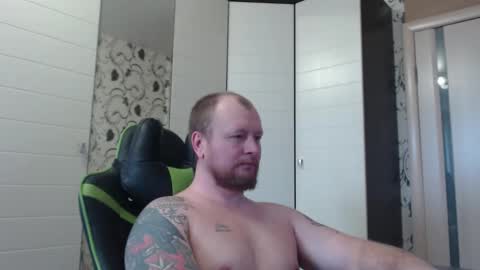 Snapshot of strongass18 chatting on March 3, 8:42 am Alex online show from March 3, 8:42 am