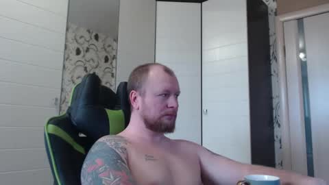 Snapshot of strongass18 chatting on March 4, 8:42 am Alex online show from March 4, 8:42 am