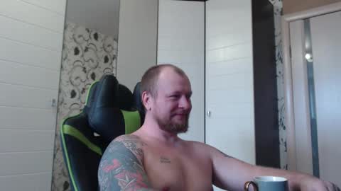 Snapshot of strongass18 chatting on March 5, 8:43 am Alex online show from March 5, 8:43 am