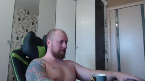 Snapshot of strongass18 chatting on April 4, 11:51 am Alex online show from April 4, 11:51 am