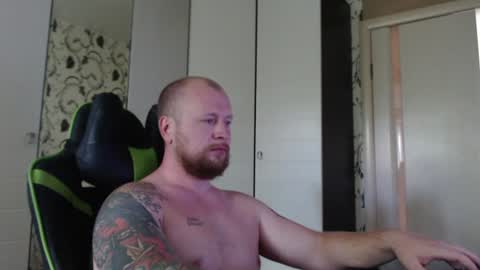 Snapshot of strongass18 chatting on June 19, 7:34 am Alex online show from June 19, 7:34 am
