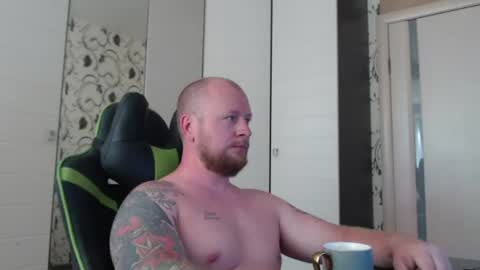 Snapshot of strongass18 chatting on June 23, 8:56 am Alex online show from June 23, 8:56 am