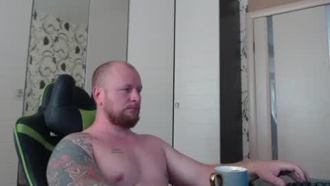 Snapshot of strongass18 chatting on June 27, 9:58 am Alex online show from June 27, 9:58 am