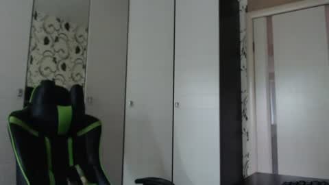 Snapshot of strongass18 chatting on June 27, 12:22 pm Alex online show from June 27, 12:22 pm