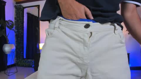Snapshot of strosa_ chatting on September 14, 1:32 pm strosa_ online show from September 14, 1:32 pm