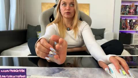 Snapshot of strupedsunicorns chatting on September 20, 11:00 am goddess online show from September 20, 11:00 am