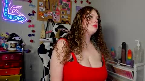 Snapshot of strwbby chatting on April 9, 3:17 am Strwbby online show from April 9, 3:17 am
