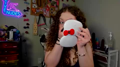 Snapshot of strwbby chatting on April 16, 1:50 am Strwbby online show from April 16, 1:50 am