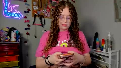Snapshot of strwbby chatting on May 13, 5:38 am Strwbby online show from May 13, 5:38 am