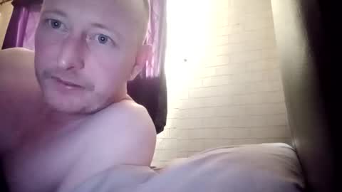 stu_art83 online show from April 21, 6:31 am