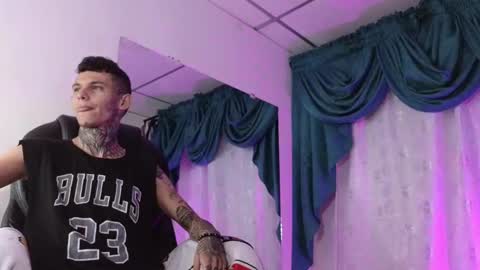 stuart_boy_ online show from December 3, 3:30 am