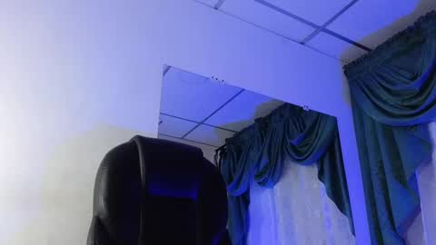 stuart_boy_ online show from December 3, 6:37 am