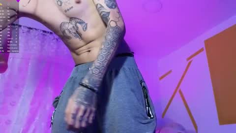 stuart_boy_ online show from December 3, 9:55 am