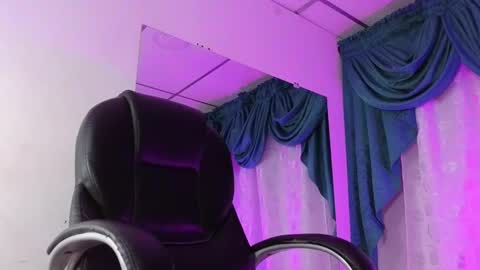 stuart_boy_ online show from December 4, 3:48 am