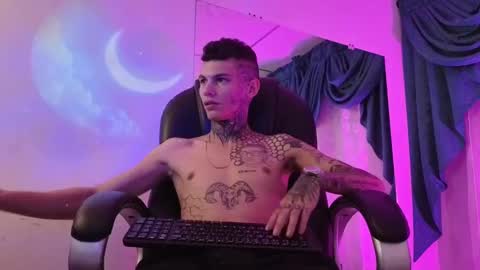 stuart_boy_ online show from December 8, 7:05 am
