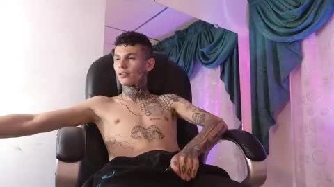 stuart_boy_ online show from December 11, 8:47 am