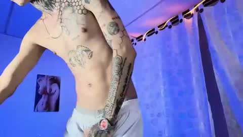 stuart_boy_ online show from December 14, 12:22 am