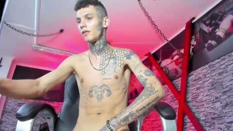 stuart_boy_ online show from December 16, 10:03 pm