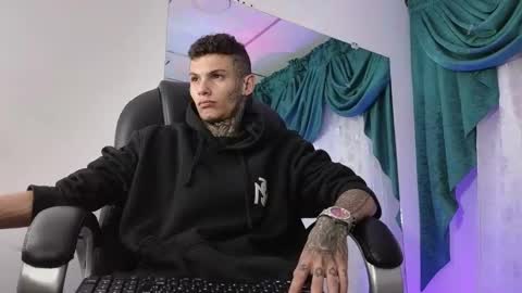 stuart_boy_ online show from December 20, 8:49 am