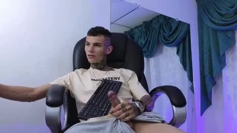 stuart_boy_ online show from January 11, 6:35 am