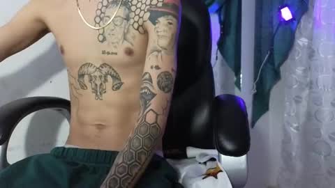 stuart_boy_ online show from January 19, 4:01 am