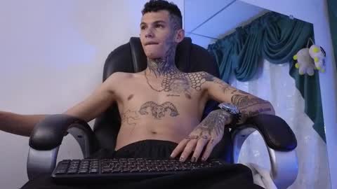 stuart_boy_ online show from January 30, 8:11 am