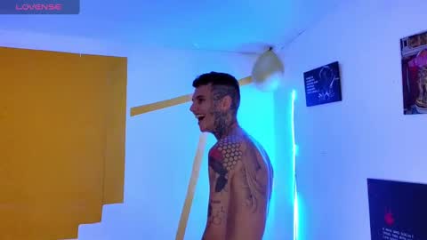 stuart_boy_ online show from January 31, 11:46 am