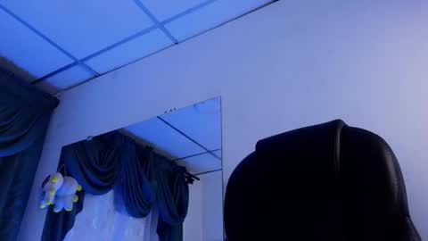 stuart_boy_ online show from February 6, 2:55 am