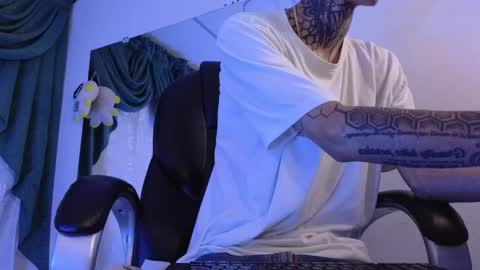 stuart_boy_ online show from February 10, 4:19 am