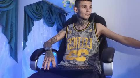stuart_boy_ online show from February 15, 3:52 am