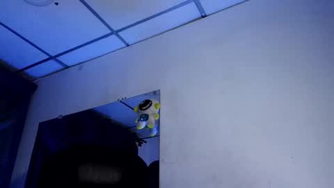 stuart_boy_ online show from February 16, 3:47 am