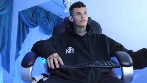 stuart_boy_ online show from February 18, 7:10 am
