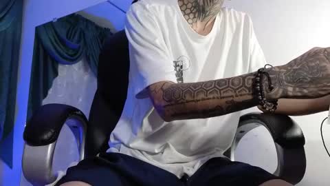 stuart_boy_ online show from February 24, 4:05 am