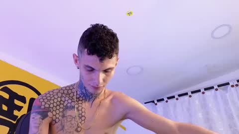 stuart_boy_ online show from March 2, 5:01 am