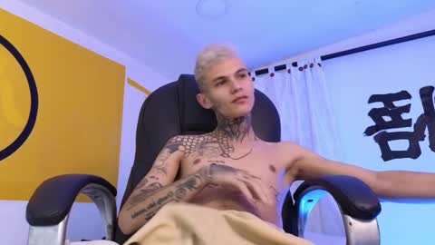 stuart_boy_ online show from March 6, 7:47 am