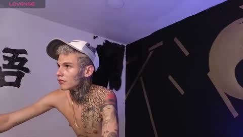 stuart_boy_ online show from March 8, 11:28 pm