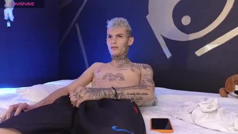stuart_boy_ online show from March 10, 8:45 pm