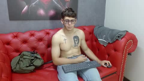 stuart_white online show from September 13, 7:13 pm