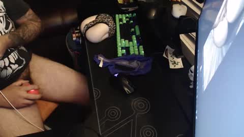 Snapshot of stud69861714 chatting on October 24, 6:43 am stud69861714 online show from October 24, 6:43 am