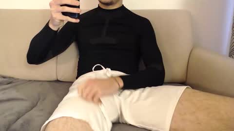 Snapshot of studfromparis chatting on February 19, 11:50 am Stud From Paris online show from February 19, 11:50 am