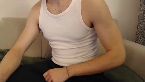Snapshot of studfromparis chatting on February 26, 4:17 pm Stud From Paris online show from February 26, 4:17 pm
