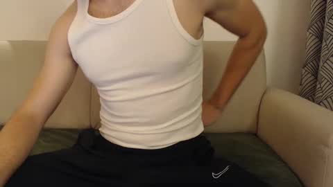 Snapshot of studfromparis chatting on May 2, 7:52 pm Stud From Paris online show from May 2, 7:52 pm