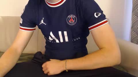 Snapshot of studfromparis chatting on May 6, 9:25 am Stud From Paris online show from May 6, 9:25 am