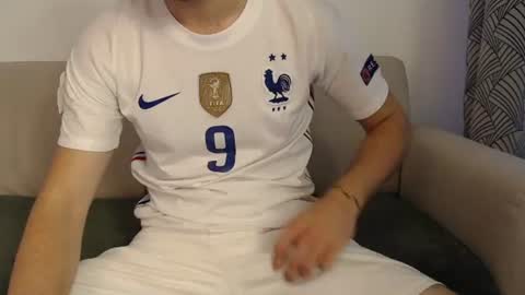 Snapshot of studfromparis chatting on June 21, 11:57 am Stud From Paris online show from June 21, 11:57 am