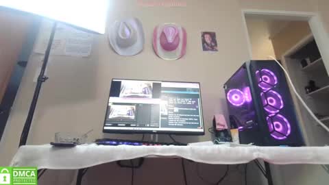 Snapshot of studiowahines chatting on January 29, 7:11 pm StudioWahines online show from January 29, 7:11 pm