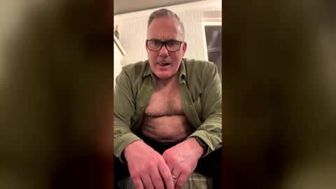 Snapshot of stumpyj2266 chatting on April 3, 7:56 pm stumpyj2266 online show from April 3, 7:56 pm