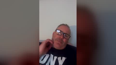 Snapshot of stumpyj2266 chatting on April 13, 9:09 pm stumpyj2266 online show from April 13, 9:09 pm